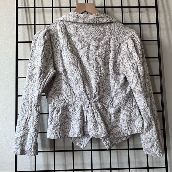 Chic Jacket - Picture 2 of 3